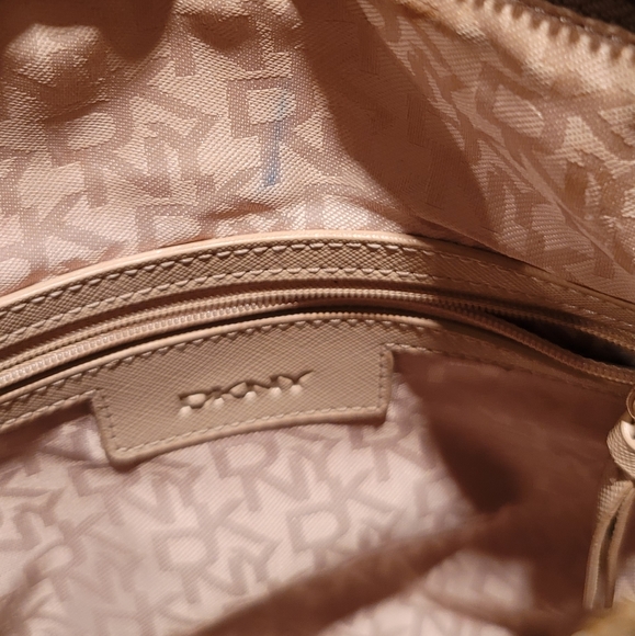 DKNY large Crossbody/shoulder bag - Picture 6 of 15